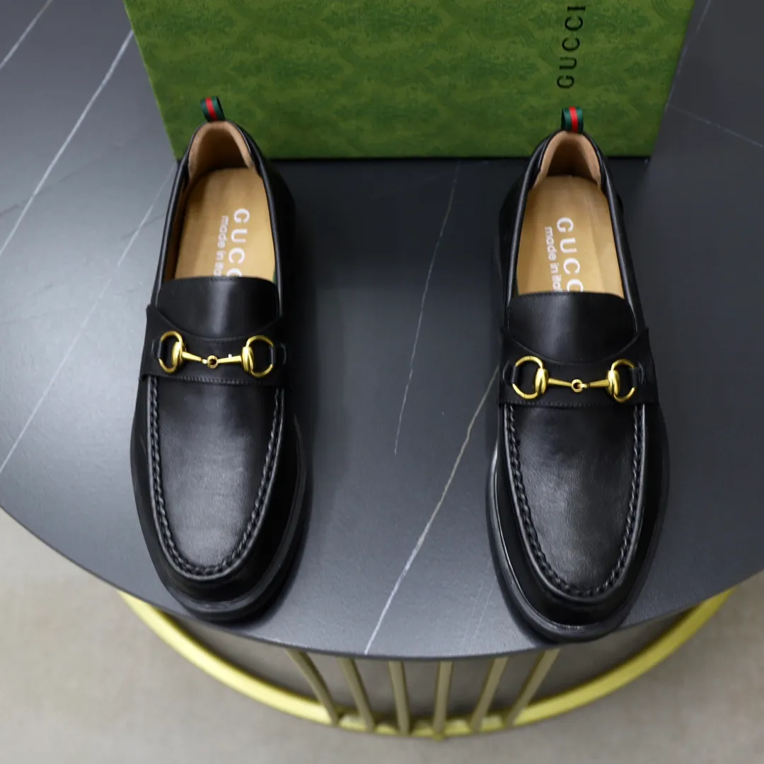 Men's shoes: 250🙅‍♂️🙅‍♂️🙅‍♂️Niuli Brand: GUCCI Size: 38-44 (45 can be customized) Level: Counter classic Material: Original soft cowhide upper Comfortable cowhide lining Original lightweight outsole Style category: Business casual footwear Driving leather shoes Color: Actual picture color